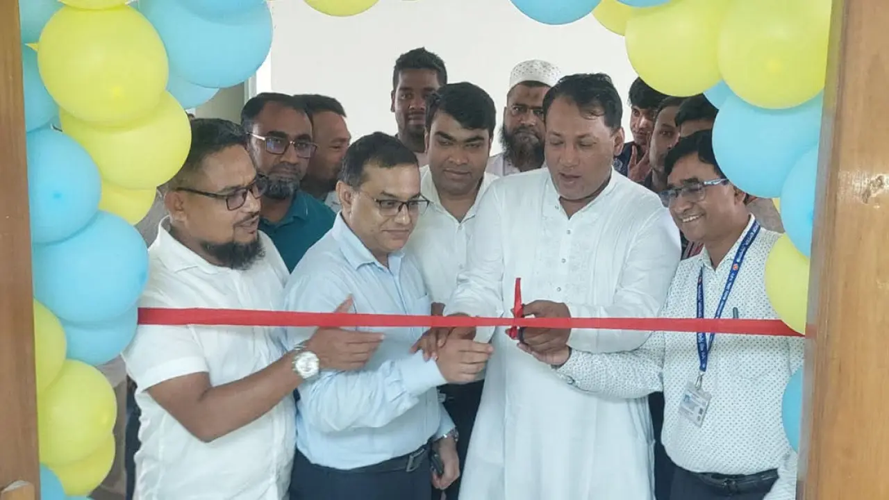 গোপালগঞ্জে ১০ শয্যার আইসিইউ উদ্বোধন, ১০টি ভেন্টিলেটর মেশিনের মধ্যে ৯টিই নষ্ট ; স্থানীয় এমপির ক্ষোভ