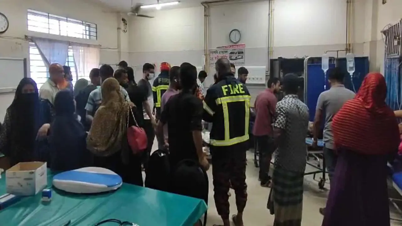 গোপালগঞ্জে আলাদা সড়ক দূর্ঘটনায় একই পরিবারের ৩ জনসহ নিহত-৬, আহত-৩