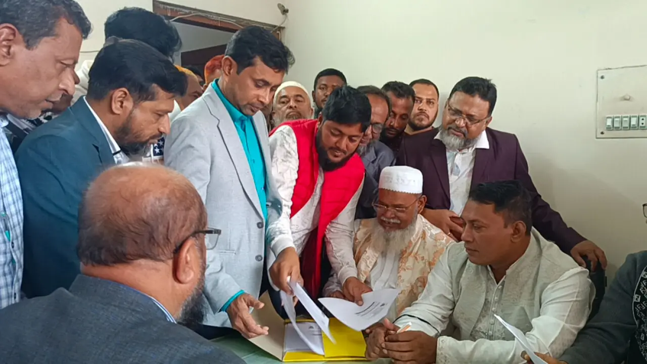 গোপালগঞ্জে বিএনপির তিন প্রার্থীসহ ৫ প্রার্থীর মনোনয়ন ফরম সংগ্রহ