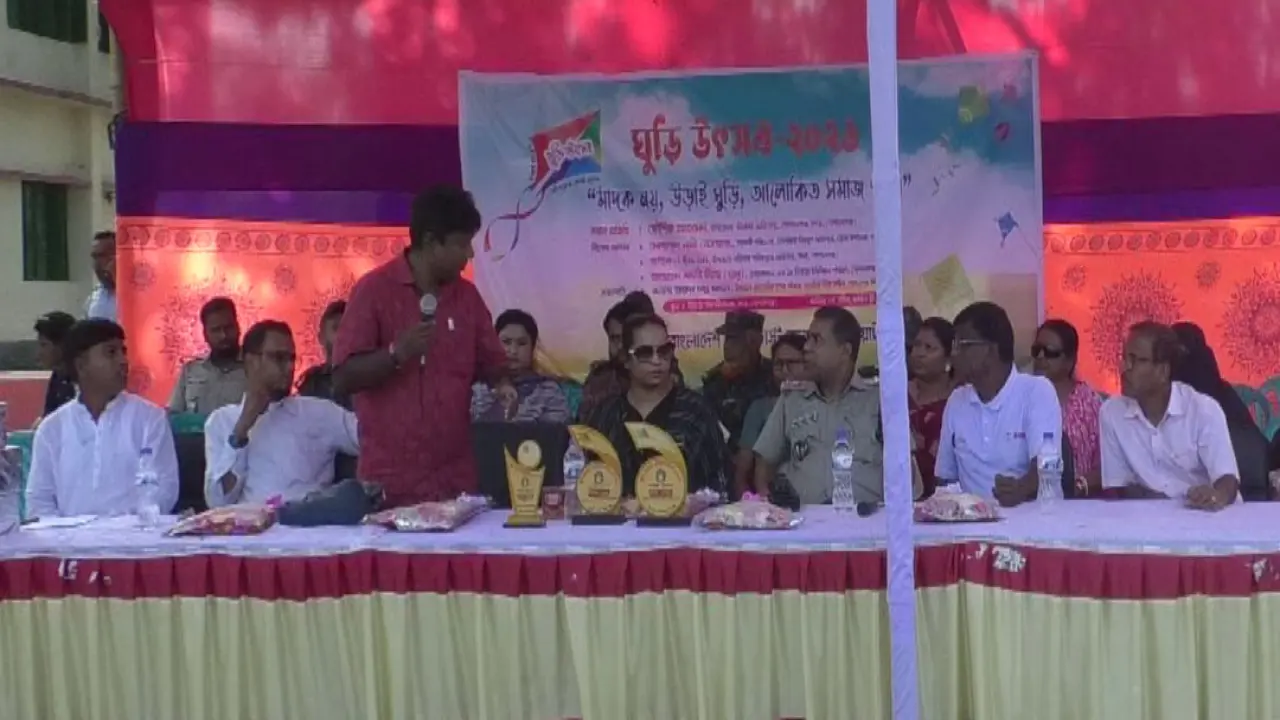 গোপালগঞ্জে বর্ণাঢ্য আয়োজনে ঐতিহ্যবাহী ঘুড়ি উৎসব অনুষ্ঠিত