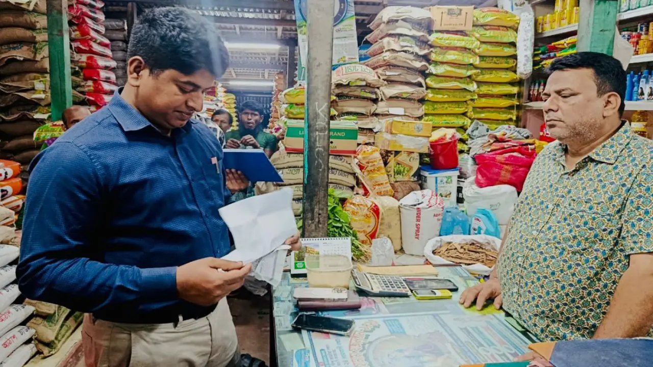 গোপালগঞ্জে এনএসআই তথ্যে অভিযান, ডিজেল মজুদকারী ব্যবসায়ীকে জরিমানা