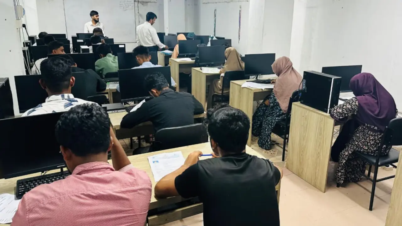 গোপালগঞ্জে ফ্রিল্যান্সিং প্রশিক্ষণ প্রকল্পের ৬ষ্ঠ ব্যাচের লিখিত পরীক্ষা সম্পন্ন