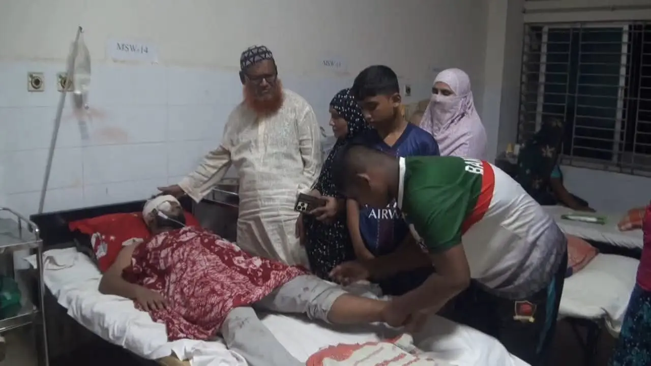 গোপালগঞ্জে জমি সংক্রান্ত বিরোধের জেরে প্রতিপক্ষের হামলায় এক পুলিশ সদস্যসহ আহত-৪