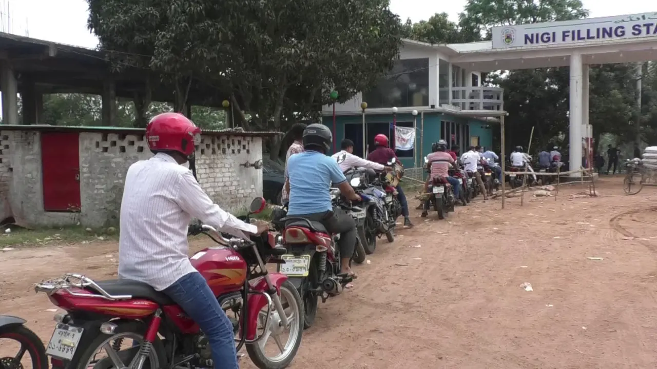 গোপালগঞ্জে জ্বালানি তেলের তীব্র সংকট সংকট, অধিকাংশ ফিলিং স্টেশন বন্ধ