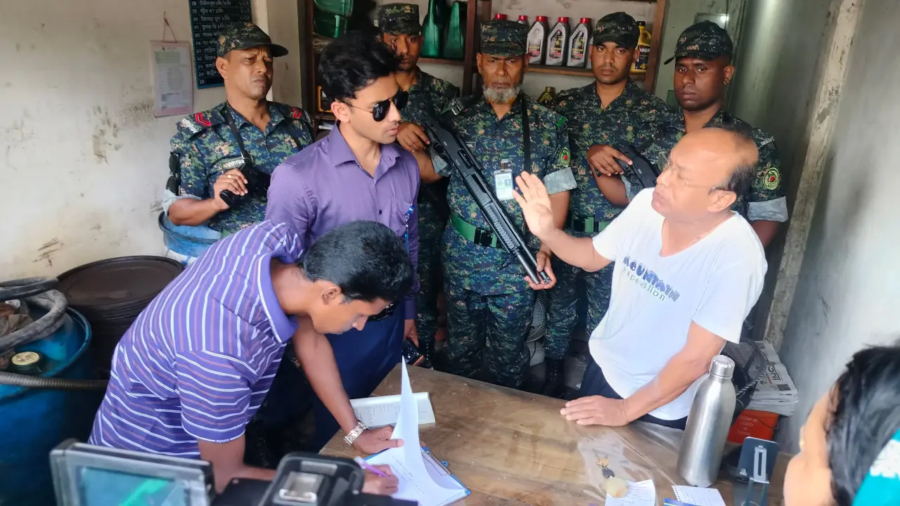 গোপালগঞ্জে জ্বালনী তেল ও এলপিজি গ্যাস মজুদের দায়ে চার ব্যবসা প্রতিষ্ঠানকে ২৫ হাজার টাকা জরিমানা