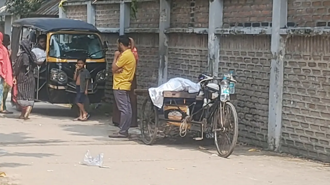 গোপালগঞ্জে মোবাইল ফোনে চার্জ দেয়াকে কেন্দ্র করে যুবককে কুপিয়ে হত্যা