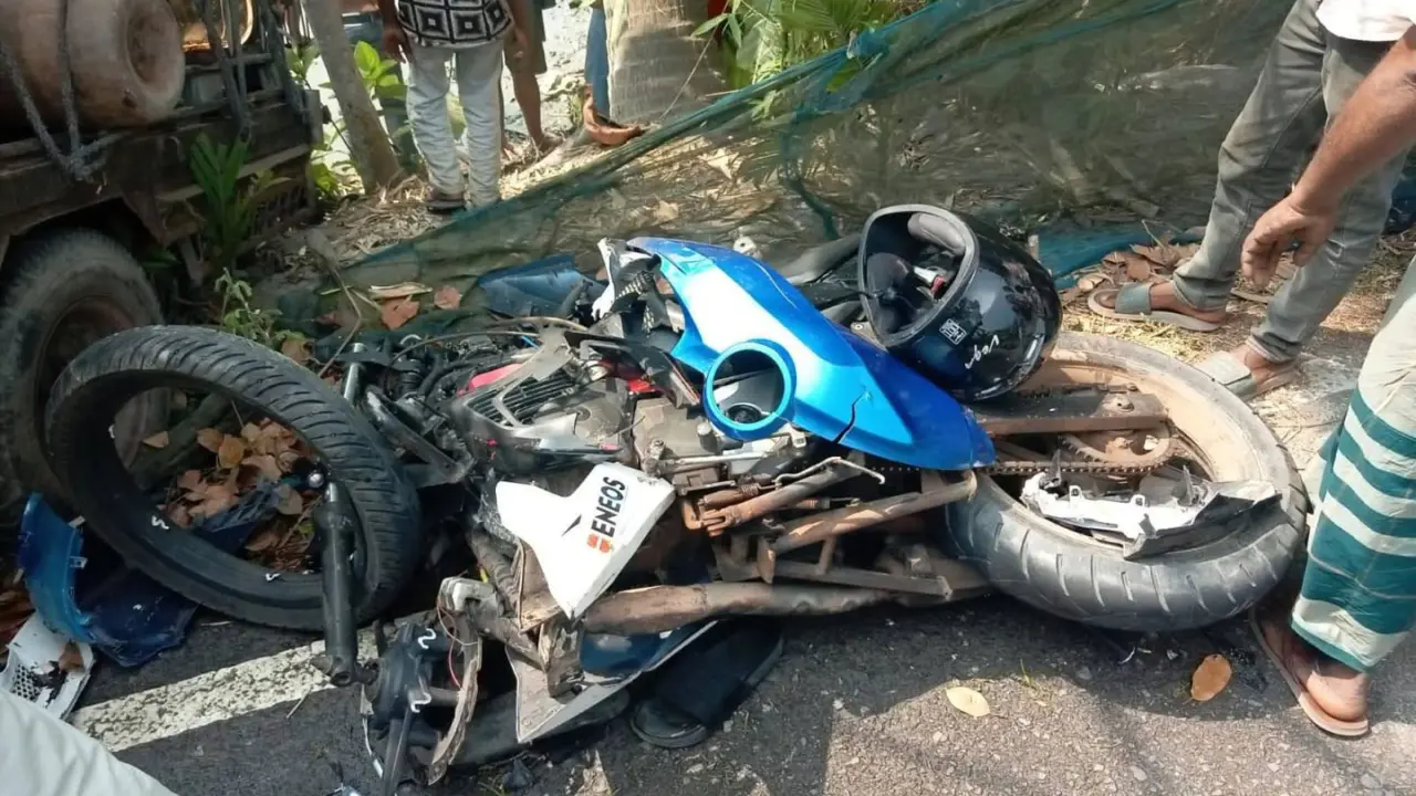 গোপালগঞ্জে মোটর সাইকেলে ও টমটমের মুখোমুখি সংঘর্ষে কলেজ ছাত্র নিহত