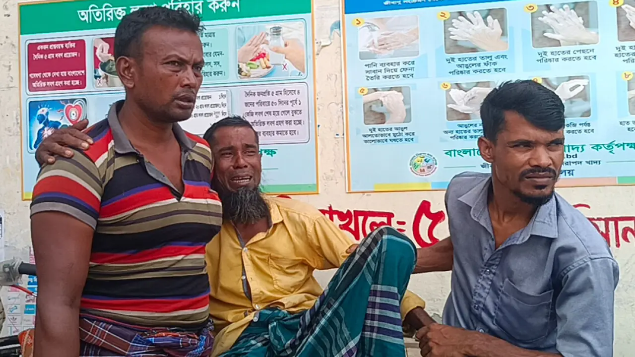 গোপালগঞ্জে নারকেল গাছ পরিষ্কার করার সময় বিদ্যুৎস্পৃষ্ট হয়ে নিচে পড়ে যুবক নিহত