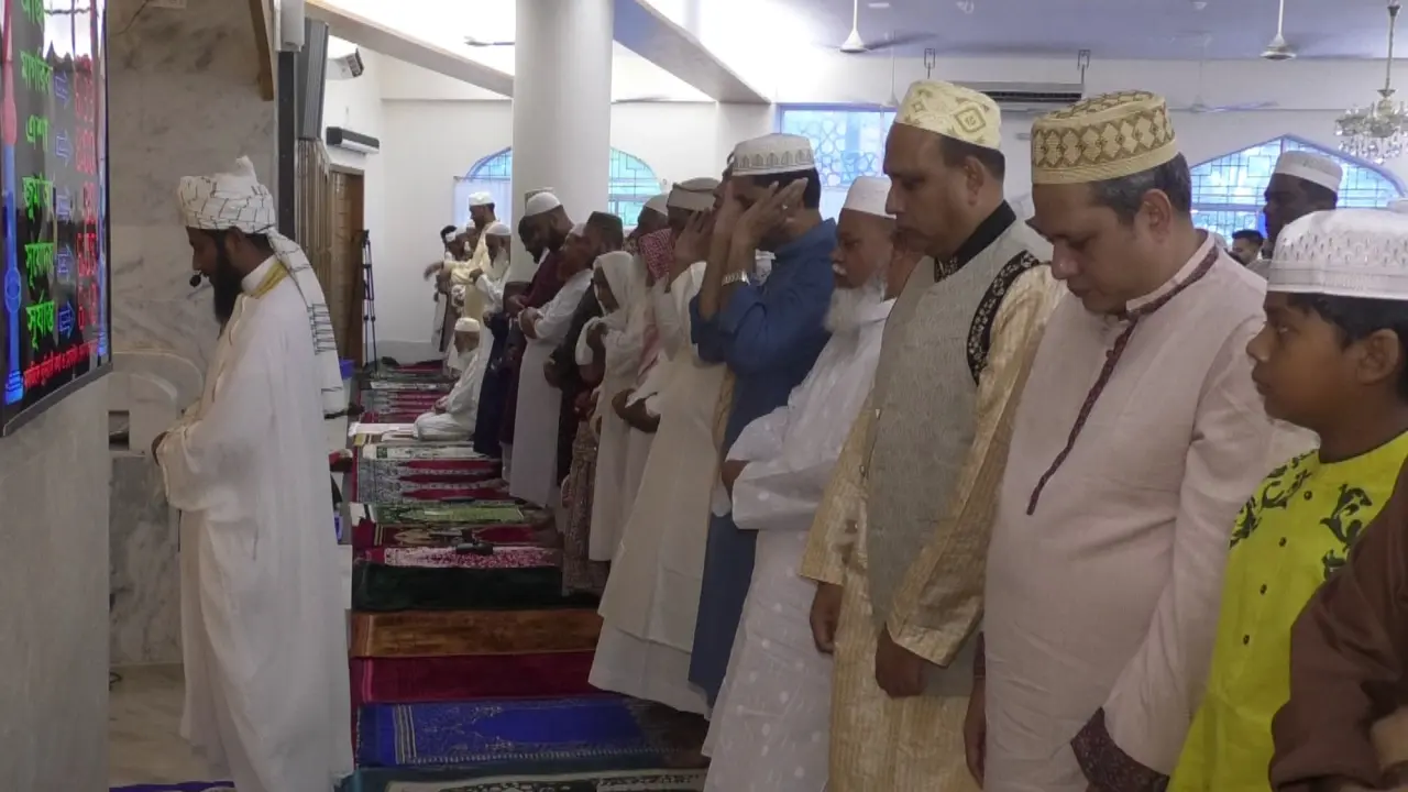 গোপালগঞ্জে পবিত্র ঈদুল ফিতরের প্রধান জামাত অনুষ্ঠিত