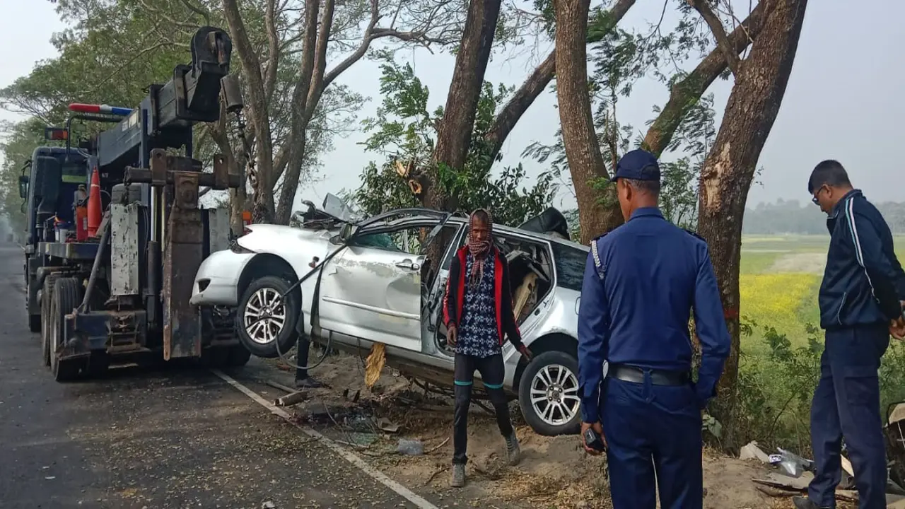 গোপালগঞ্জে যাত্রীবাহী বাসের সাথে প্রাইভেট কারের মুখোমুখি সংঘর্ষে প্রাইভেটকারের চালক নিহত