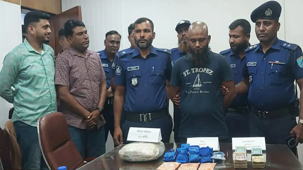 গোপালগঞ্জের কাশিয়ানীতে বিশেষ অভিযান চালিয়ে বিপুল পরিমাণ মাদক ও নগদ টাকাসহ মাদক ব্যবসায়ী গ্রেফতার