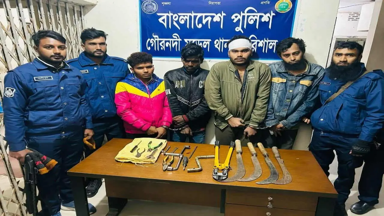 গৌরনদীতে চার ডাকাত সদস্য আটক