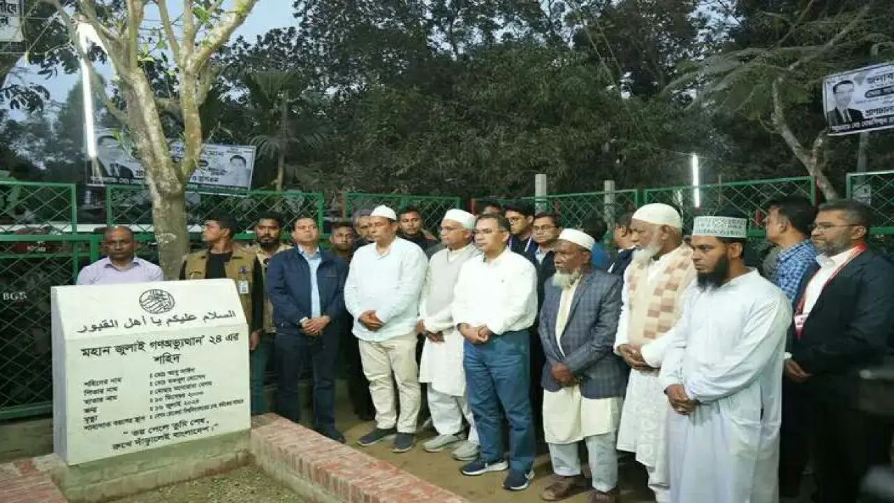 জুলাই আন্দোলনে নিহত আবু সাঈদের কবর জিয়ারত করলেন  তারেক জিয়া