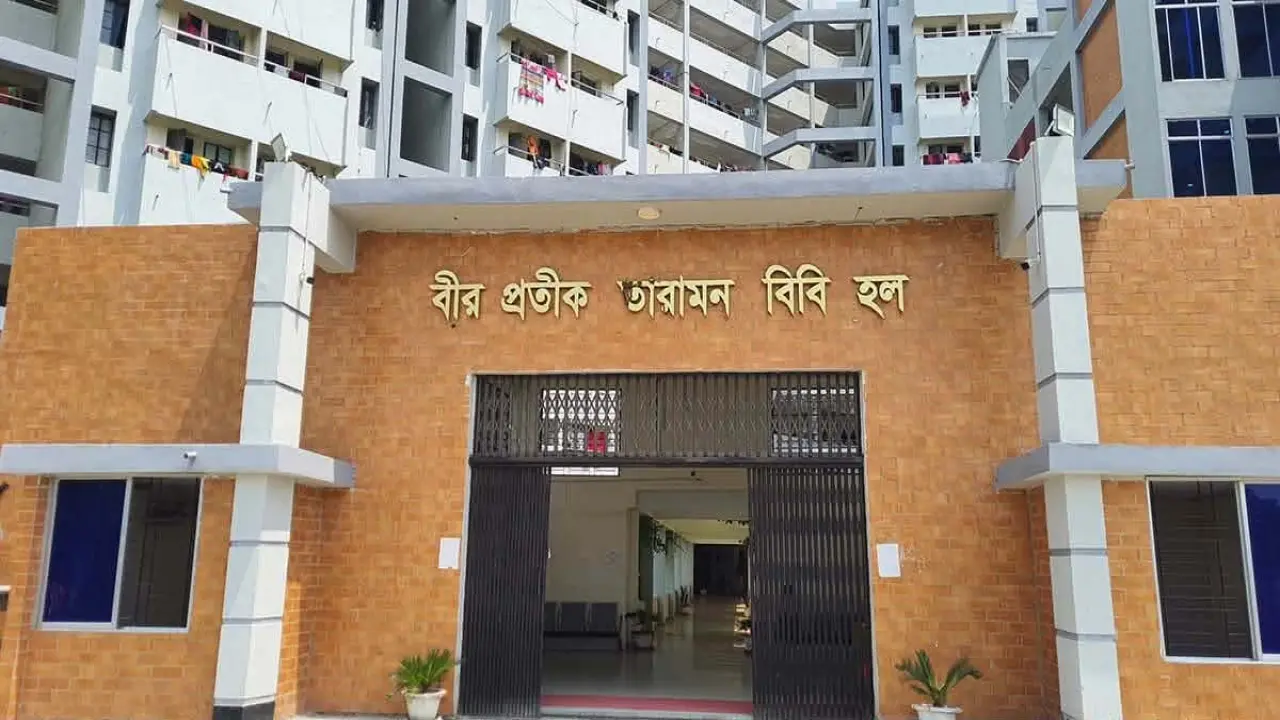 জুলাই গণঅভ্যুত্থান দিবস উপলক্ষে যবিপ্রবির বীর প্রতীক তারামন বিবি হলে বৃক্ষরোপণ কর্মসূচি