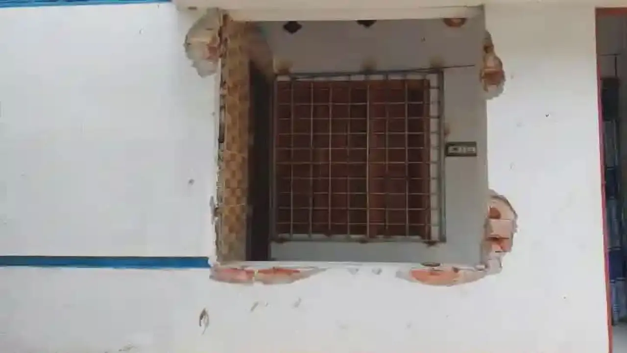 কেশবপুরে কবি ও নাট্যকারের বাড়িতে দুর্ধর্ষ চুরি