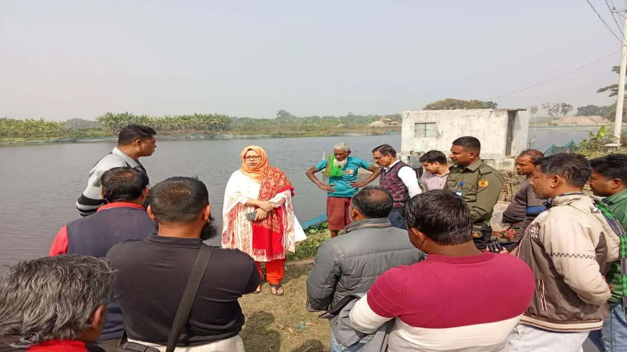 কেশবপুরে মৎস ঘেরে মুরগির বিষ্ঠা ব্যবহারের অপরাধে মোবাইল কোর্ট ।