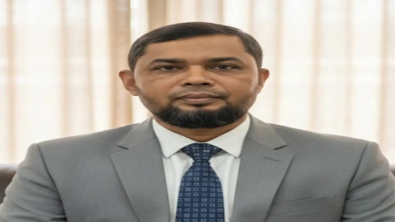 কেশবপুরে শ্রেষ্ঠ  শিক্ষক হিসাবে স্বীকৃতি পেলেন সুফলাকাটির কামরুজ্জামান।