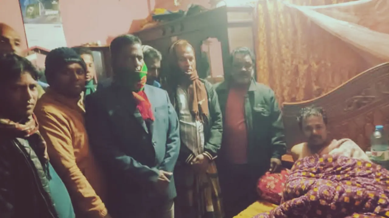 কেশবপুরের সাগরদাঁড়িতে খেজুরের রসের পিঠা খেয়ে অসুস্থ ৭ জন।