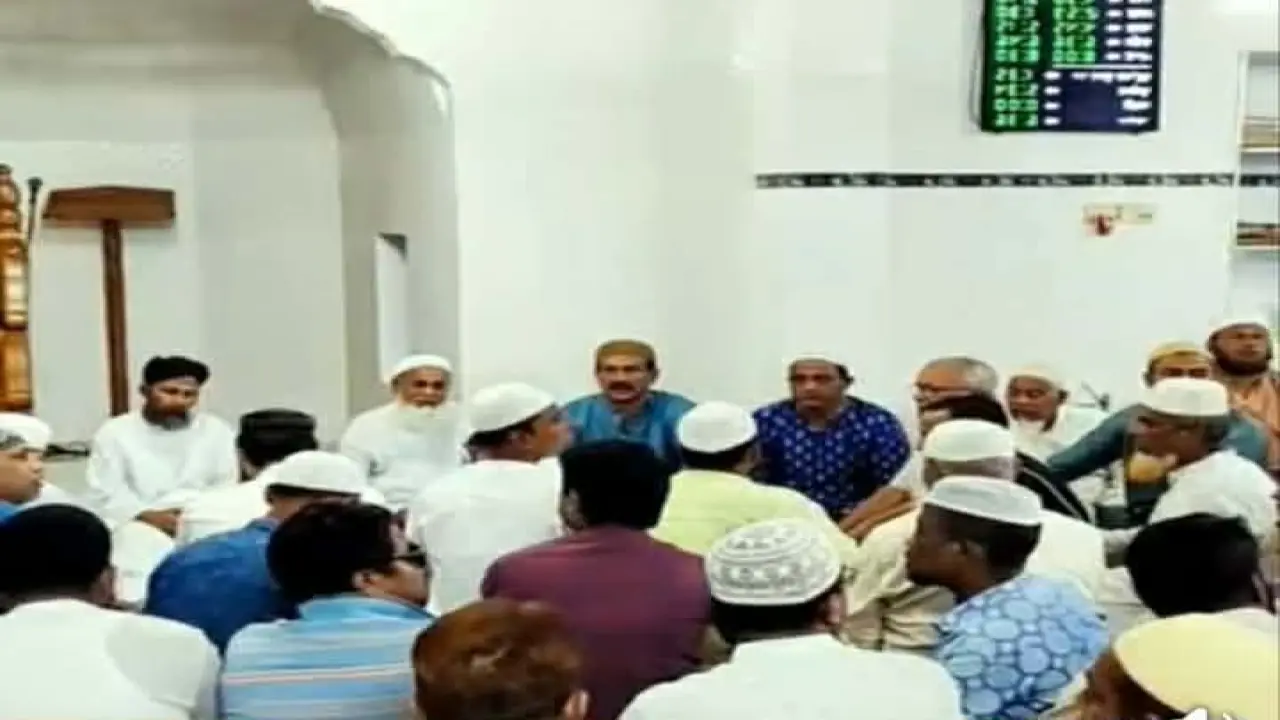 খালেদা জিয়ার মাগফিরাত ও হাসান মামুনের সুস্থতা কামনায় গলাচিপায় দোয়া-মিলাদ
