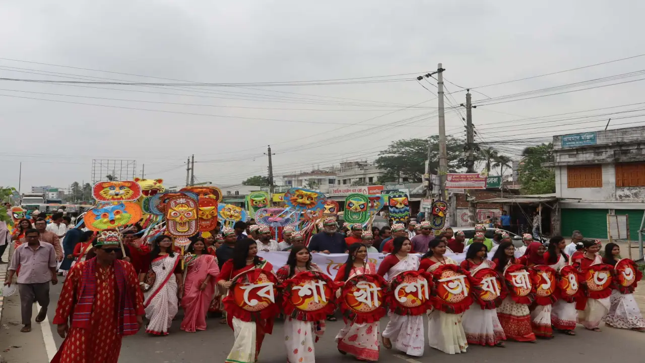 খুলনা বিশ্ববিদ্যালয়ে বৈশাখী শোভাযাত্রায় বর্ণিল নববর্ষ উদযাপন