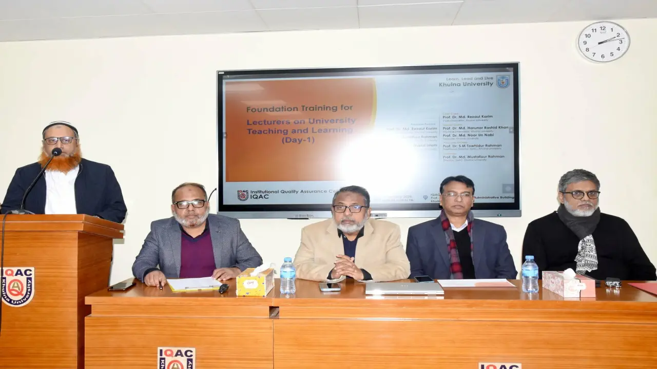 খুলনা বিশ্ববিদ্যালয়ে নবীন শিক্ষকদের পাঁচ দিনব্যাপী প্রশিক্ষণ শুরু  বিশ্ববিদ্যালয়ের স্বার্থকে অগ্রাধিকার দেওয়ার আহ্বান উপাচার্যের