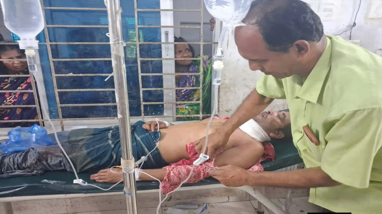 কিস্তি ও সংসার খরচের চাপ, গলা কেটে আত্মহত্যার চেষ্টা যুবকের