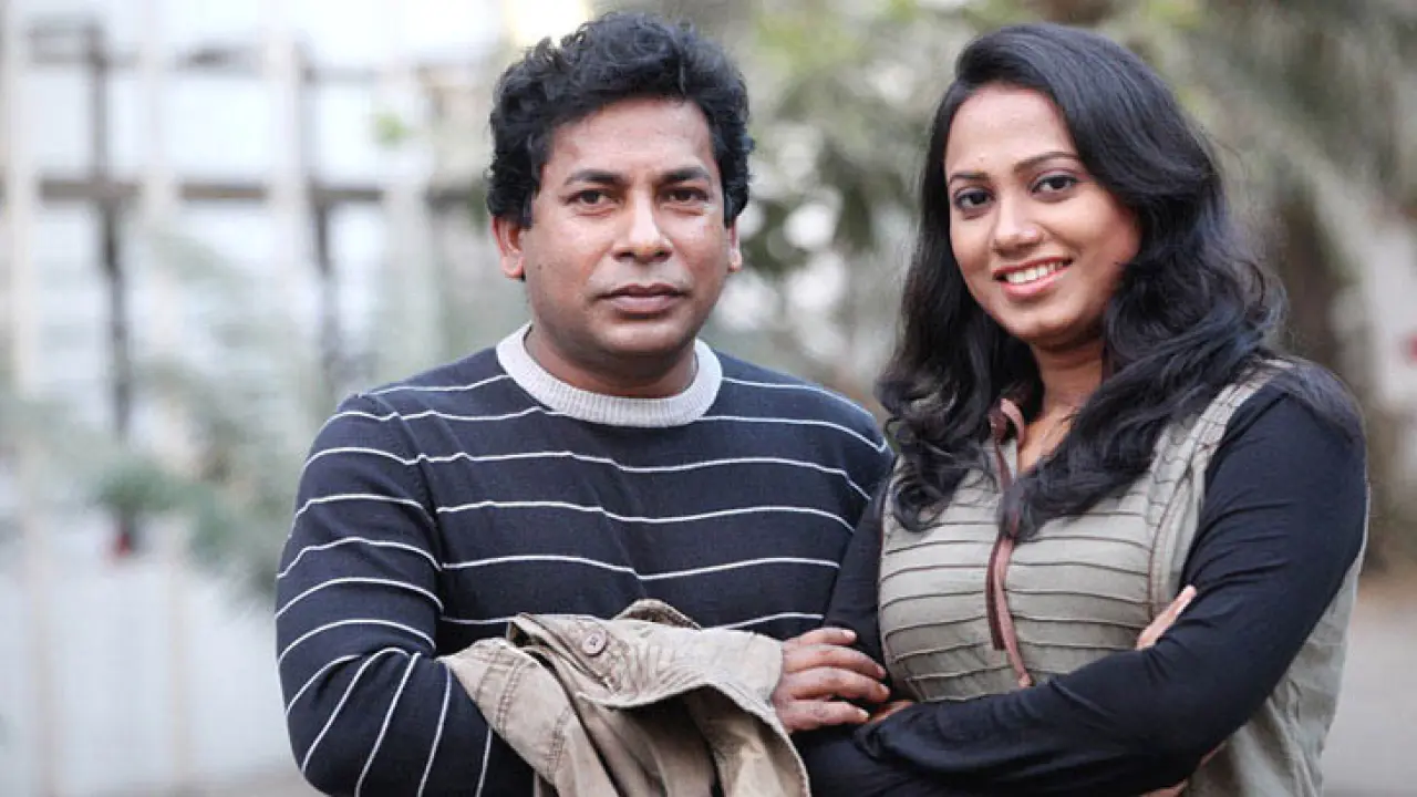 কলকাতায়  মোশাররফ করিমকে ঘিরে উত্তেজনা, গালাগাল ও হাতাহাতির অভিযোগ