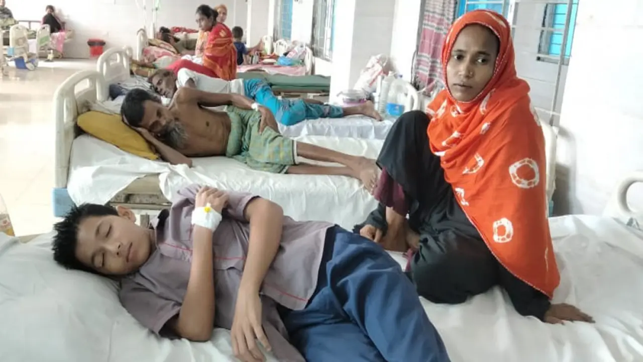 কোটালীপাড়ায় শ্রেণিকক্ষে দুর্গন্ধে ২০ শিক্ষার্থী অসুস্থ