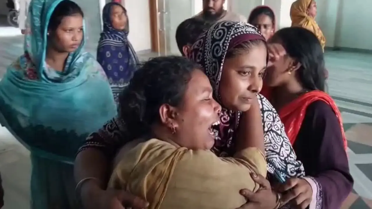 কৃষি জমিই হলো কাল, পানি দিতে বিদ্যুতায়িত হয়ে হারালো প্রাণ বাবা-ছেলে