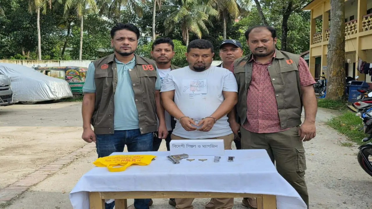 কুমিল্লা'য় শিক্ষার্থীকে গুলিবিদ্ধ করার অপরাধে পিস্তলসহ শীর্ষ সন্ত্রাসী অপু আটক