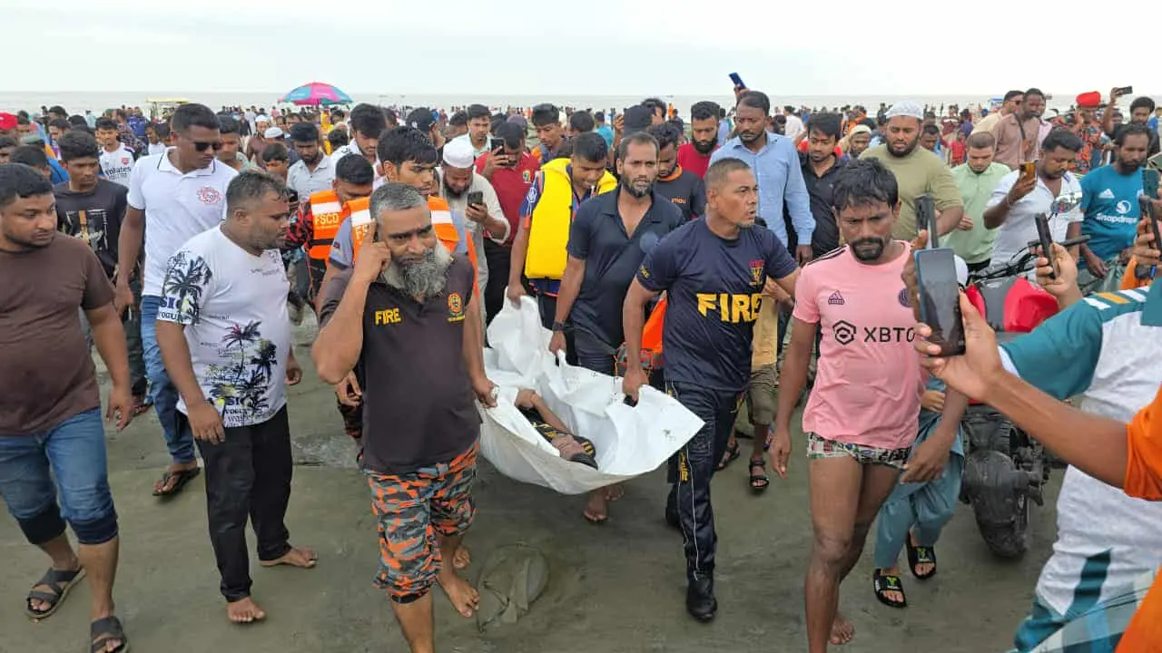 কুয়াকাটায় সমুদ্রে গোসলে নেমে নিখোঁজের ৩ ঘন্টা পর কিশোরের লাশ উদ্ধার।