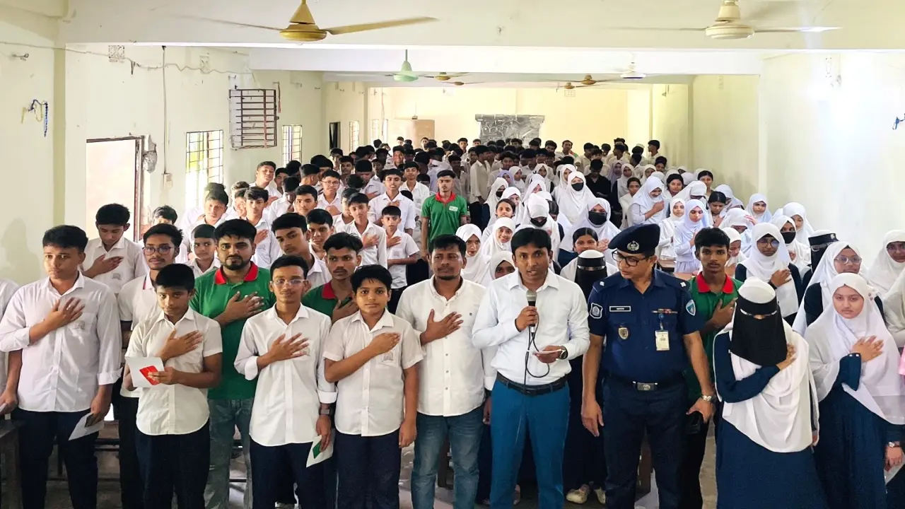 মাদক ও কিশোর অপরাধকে লাল কার্ড, মানবিক মানুষ হওয়ার শপথ