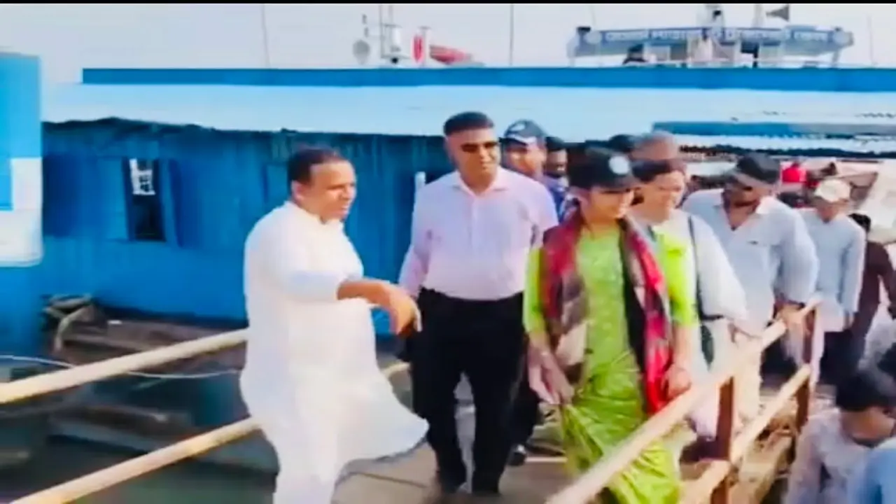 মেহেন্দিগঞ্জ ষ্টীমারঘাট টার্মিনাল পরিদর্শন করেন নৌপরিবহন প্রতিমন্ত্রী রাজিব আহসান এমপি।