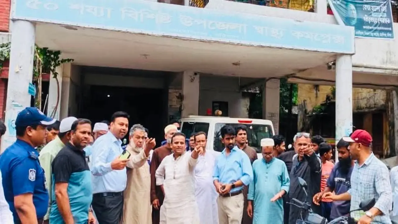 মেহেন্দিগঞ্জ উপজেলা স্বাস্থ্য কমপ্লেক্স এবং সরকারি কবরস্থান পরিদর্শন করেন প্রতিমন্ত্রী রাজিব আহসান এমপি।