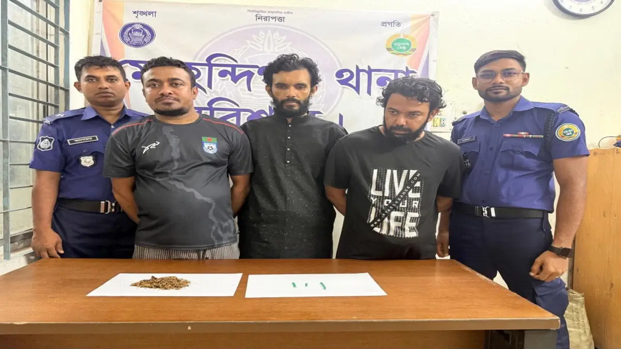 মেহেন্দিগঞ্জে ২০ পিচ ইয়াবা ও ৫০ গ্রাম গাঁজা সহ ৩ জন গ্রেফতার।