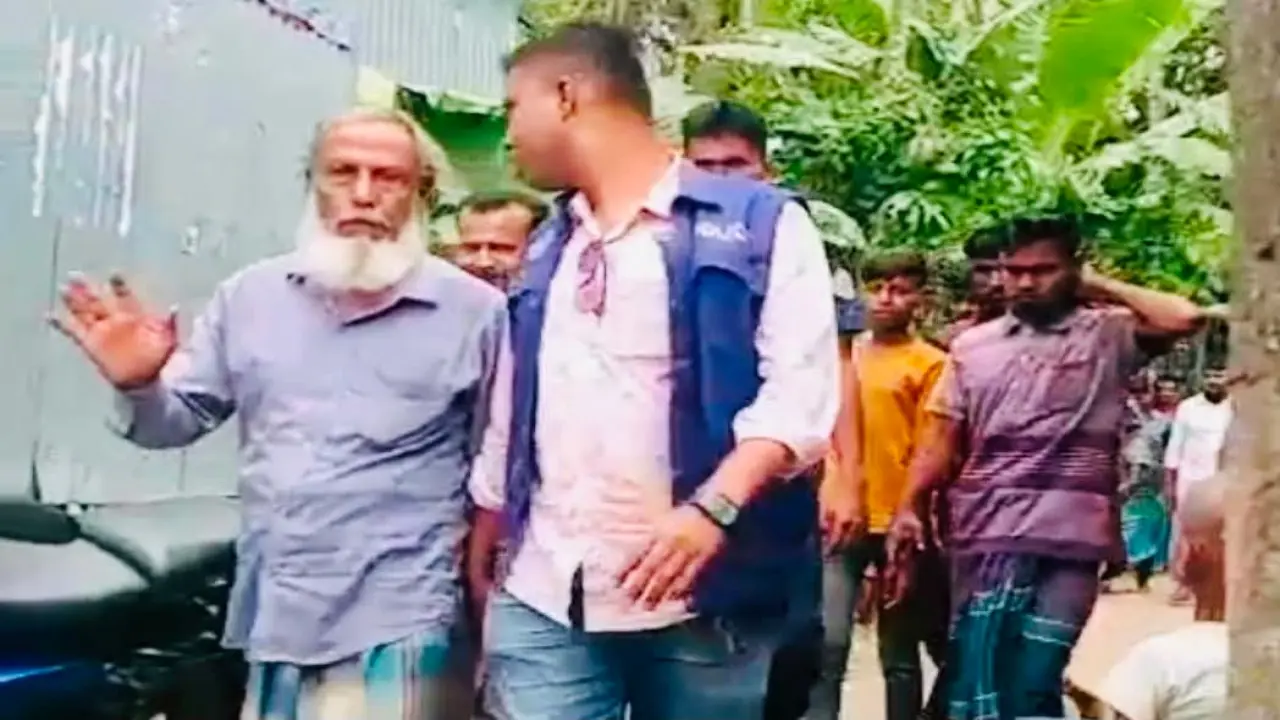 মেহেন্দিগঞ্জে ৭ বছরের শিশুকে যৌন নিপীড়নের অভিযোগে বৃদ্ধকে আটক, জনতার ঝাড়ুপেটা।