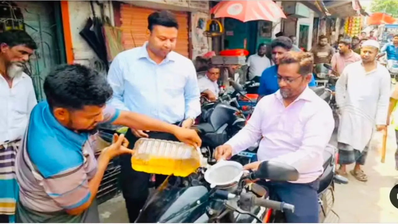 মেহেন্দিগঞ্জে ইউএনও উদ্যোগে ন্যায্যমূল্যে পেট্রোল ও ডিজেল বিক্রি।