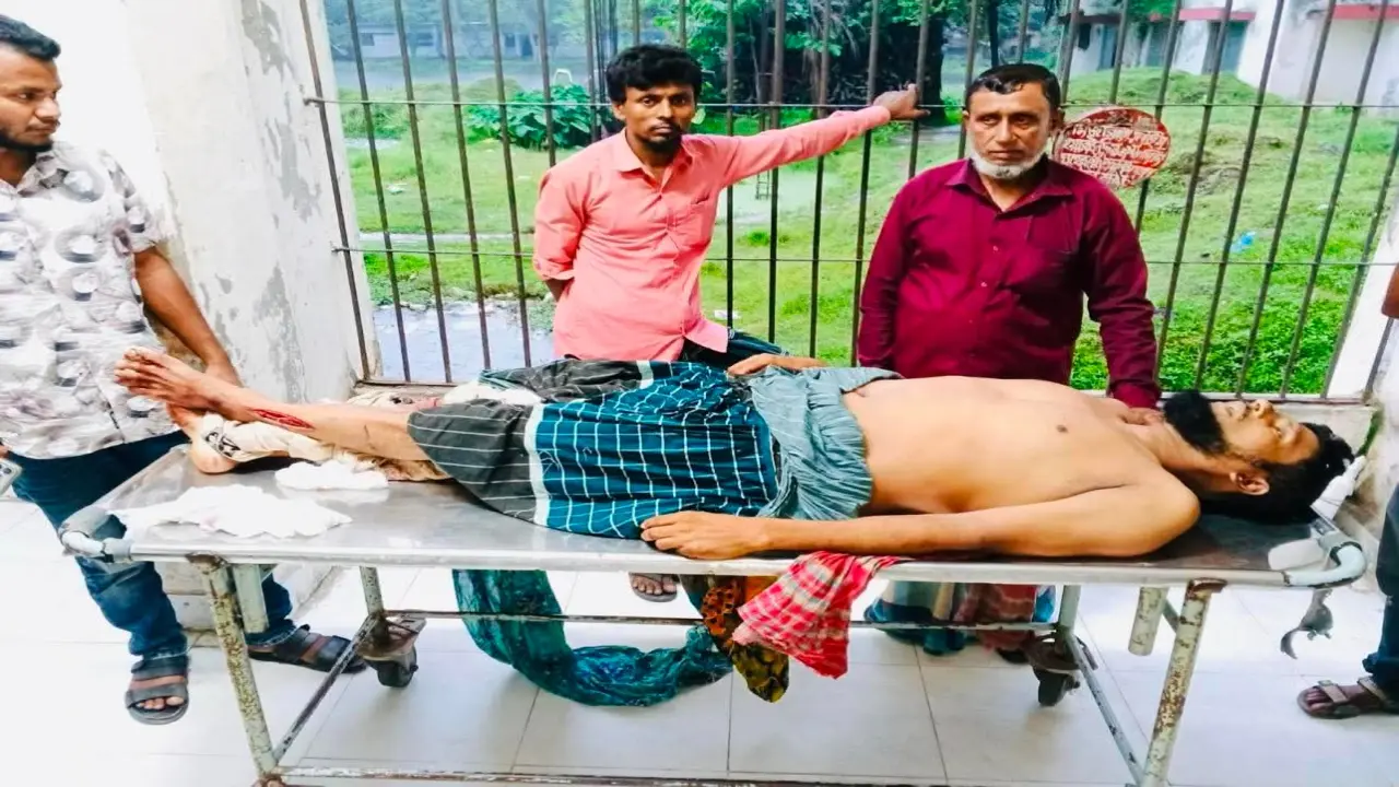 মেহেন্দিগঞ্জে জমি সংক্রান্ত বিরোধকে কেন্দ্র করে ছোট ভাইকে কুপিয়ে হত্যা করেছে বড়ো ভাই।