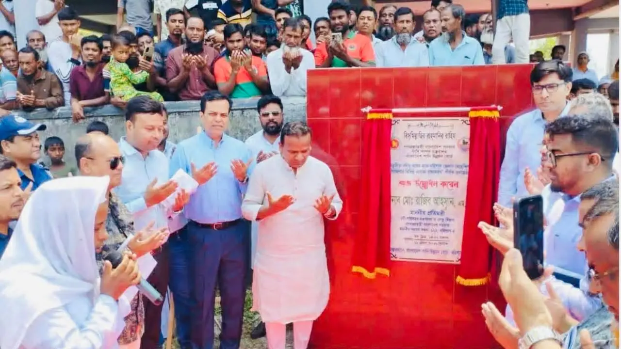 মেহেন্দিগঞ্জে নদী ভাঙ্গন রোধ প্রকল্পের উদ্বোধন করেন প্রতিমন্ত্রী রাজিব আহসান এমপি।