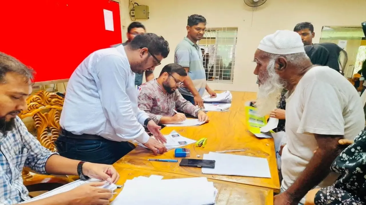 মেহেন্দিগঞ্জে প্রতিমন্ত্রীর নির্দেশনায় স্বচ্ছ প্রক্রিয়ায় প্রতিবন্ধী কার্ড বিতরণ।