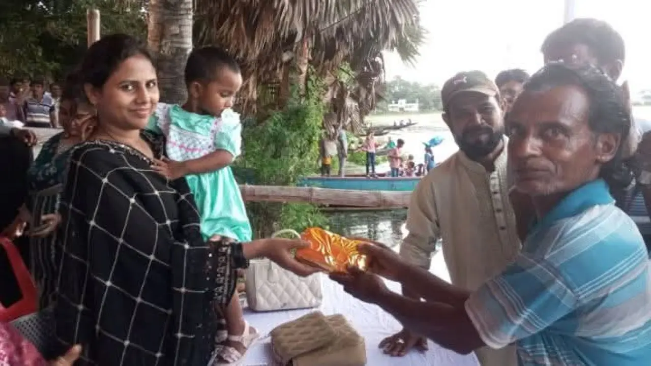 মহিলা দলের প্রতিষ্ঠা বার্ষিকীতে গোপালগঞ্জে ব্যতিক্রমী নৌকা বাইচ অনুষ্ঠিত