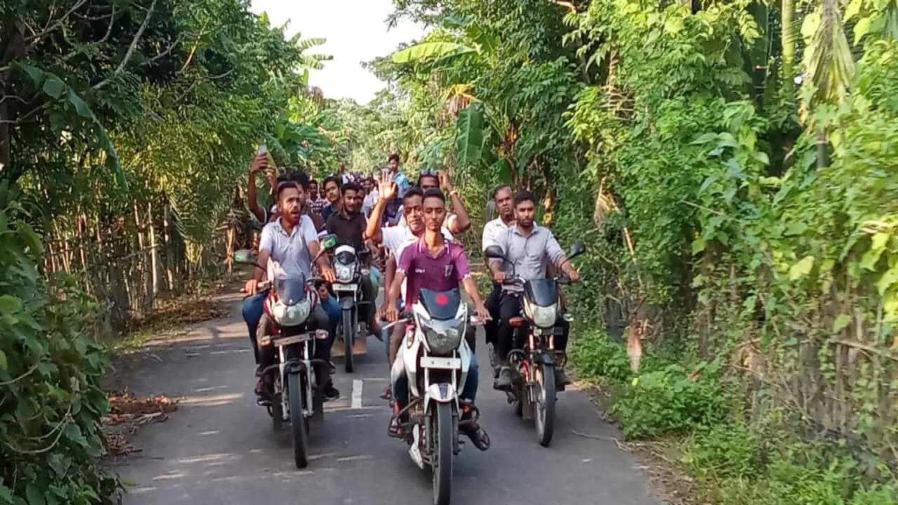মোল্লারহাটে যুবদলের কর্মীসভায় রহিমের শতাধিক মোটরসাইকেল শোডাউন