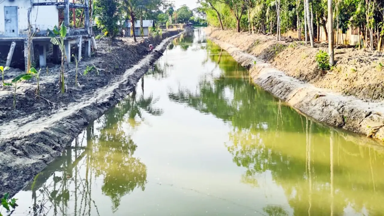 মরা খাল পুনঃখননে বাড়বে ফসল উৎপাদন, রক্ষা পাবে জীববৈচিত্র