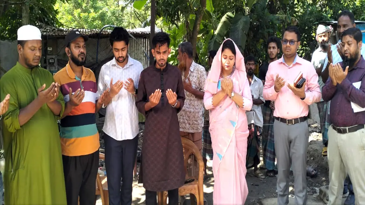 মুক্তিযোদ্ধার স্ত্রীকে মিষ্টিমুখ  করিয়ে বীর নিবাসের  উদ্বোধণ