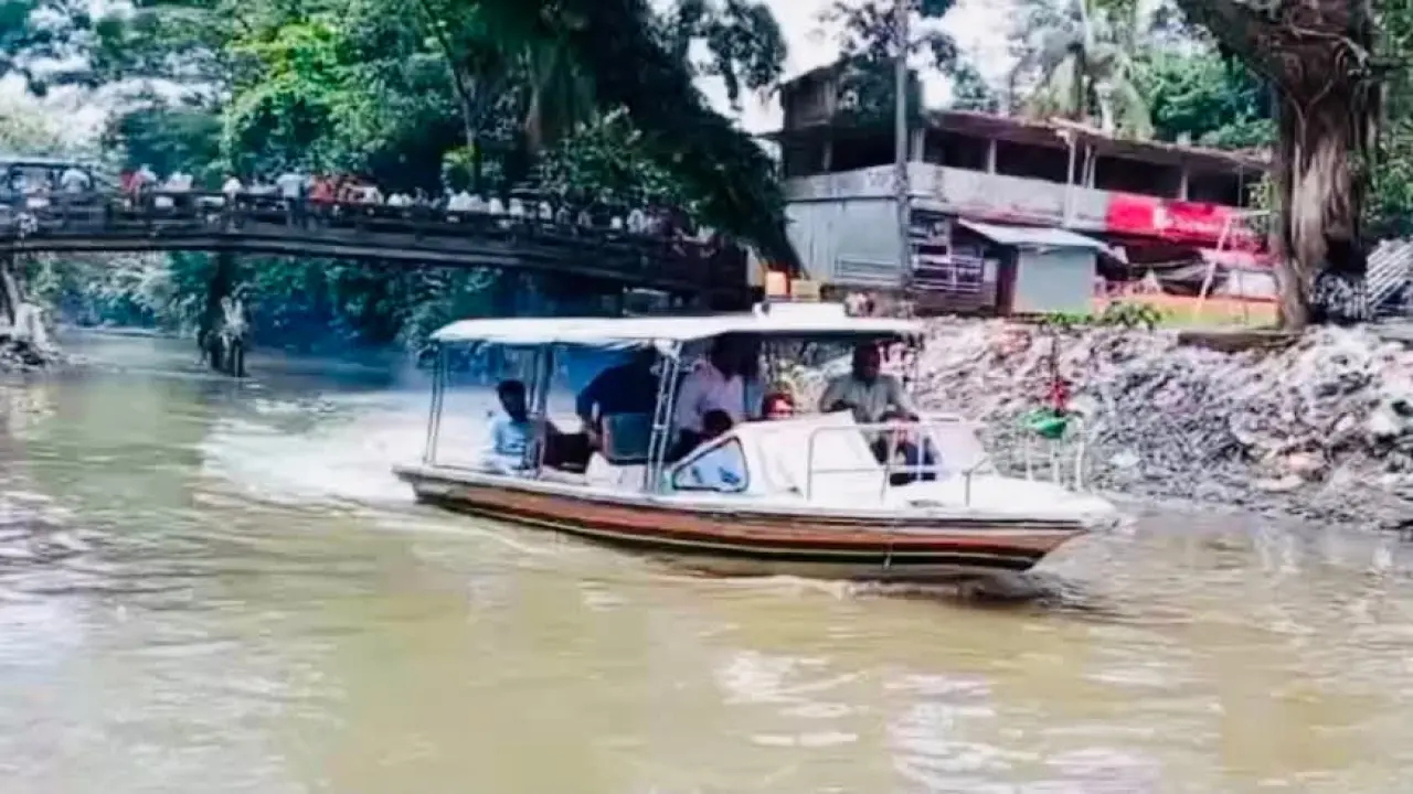 নাব্যতা সংকটে মেহেন্দিগঞ্জের প্রাণকেন্দ্র, বন্দরের খাল পরিদর্শনে নৌপ্রতিমন্ত্রী রাজিব আহসান এমপি।