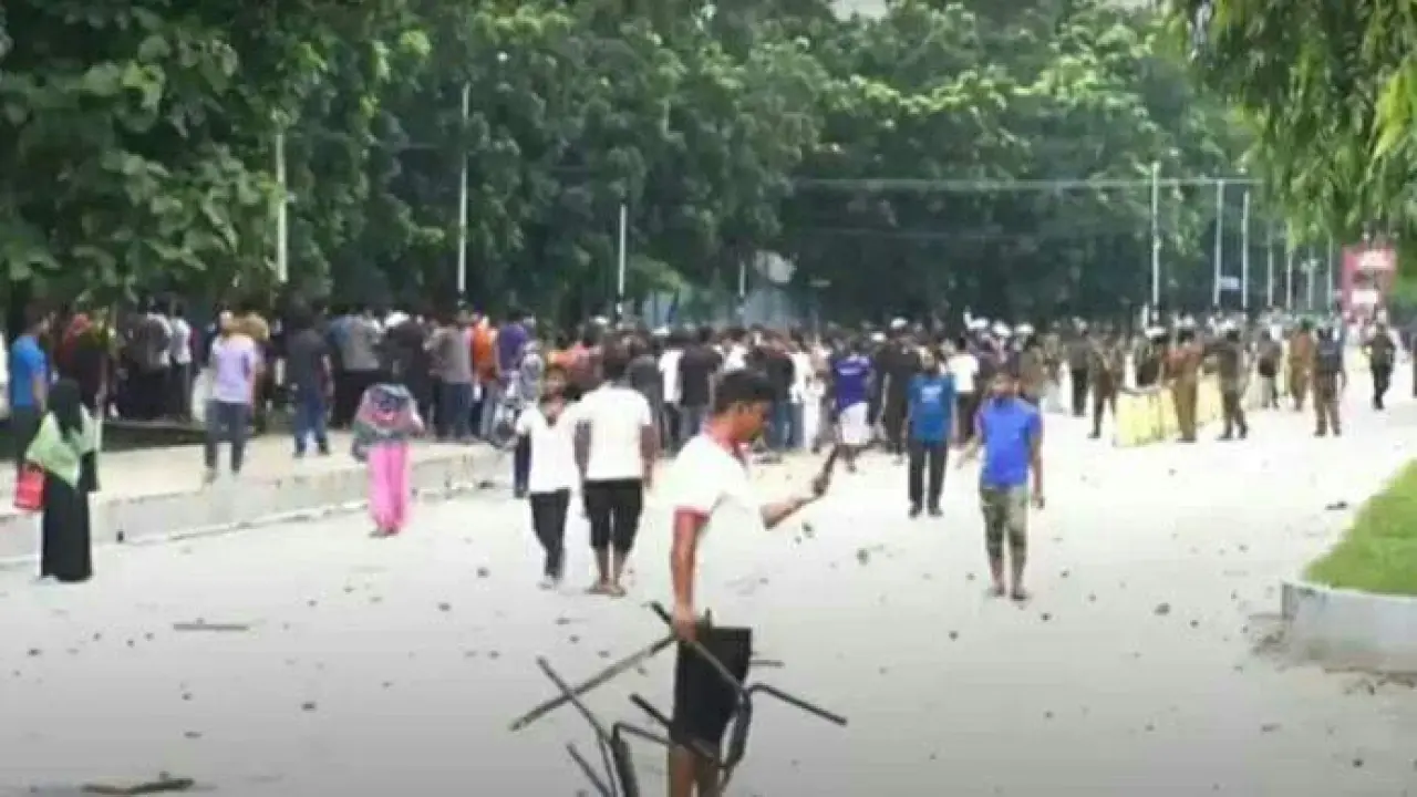 নীলফামারীর উত্তরা ইপিজেডে আইনশৃঙ্খলা রক্ষাকারী বাহিনীর সংঘর্ষে একজন নিহত