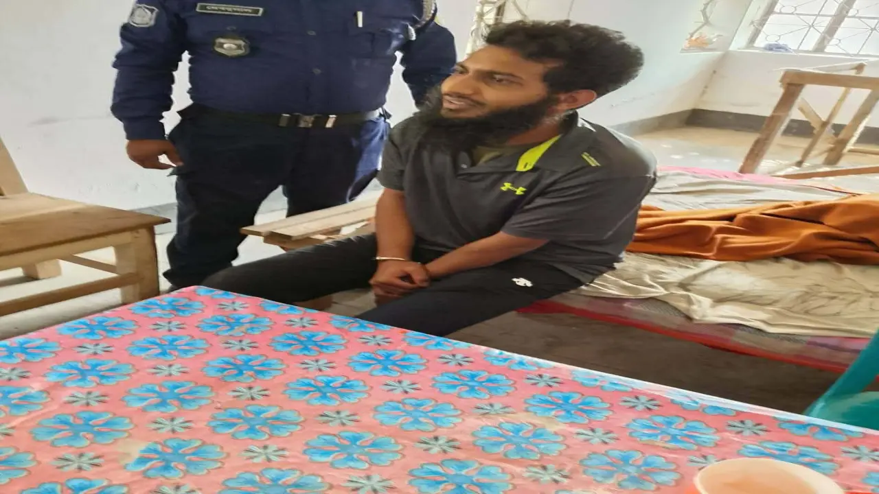 নলছিটিতে ৬৫ পিস ইয়াবাসহ কলেজ ছাত্রদলের সাবেক সদস্য সচিব আটক