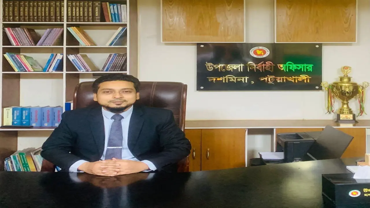 পদ নয়, প্রাধান্য মানুষের 'ভাই' সম্বোধনেই আস্থা গড়ছেন দশমিনার ইউএনও