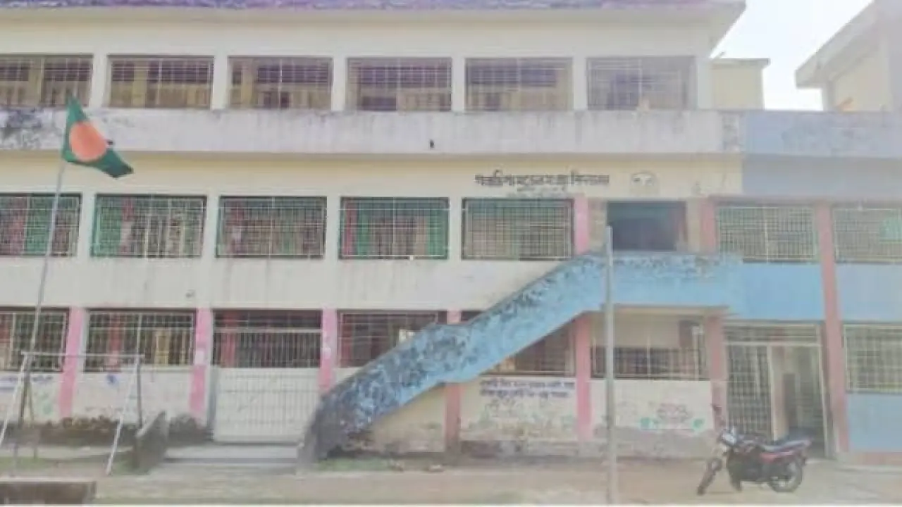 প্রাথমিক শিক্ষকদের কর্মবিরতি গলাচিপায় ১৯৬ প্রাথমিক বিদ্যালয়ের ২৮ হাজার শিক্ষার্থী পাঠ গ্রহণ থেকে বঞ্চিত