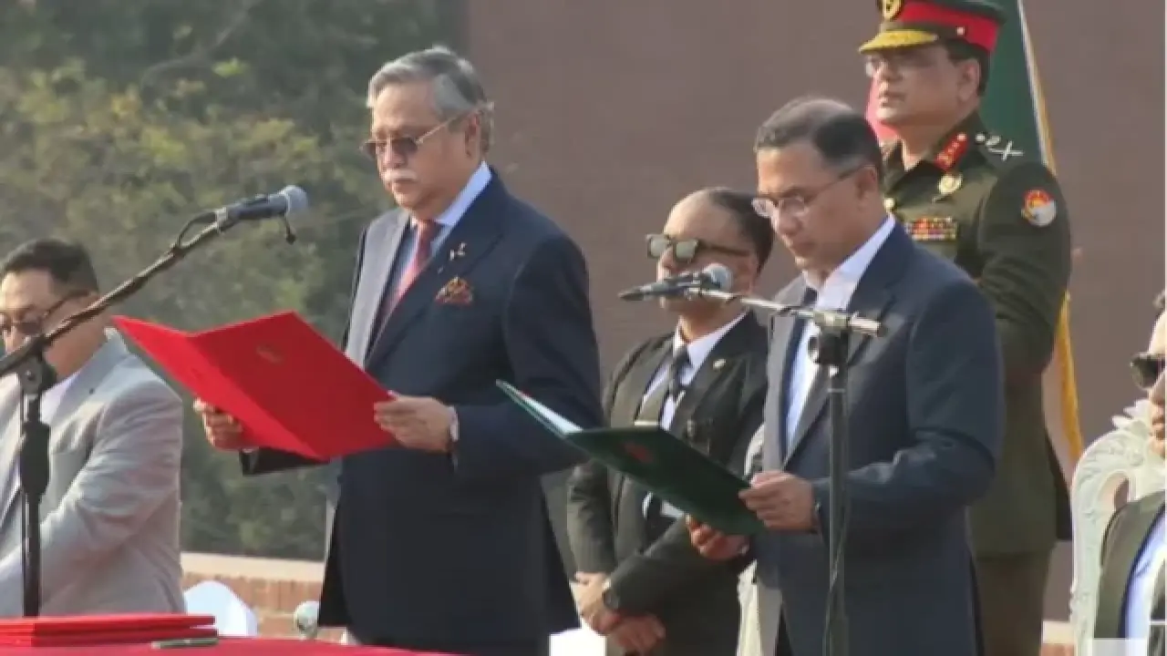 প্রধানমন্ত্রীর শপথ নিলেন তারেক রহমান